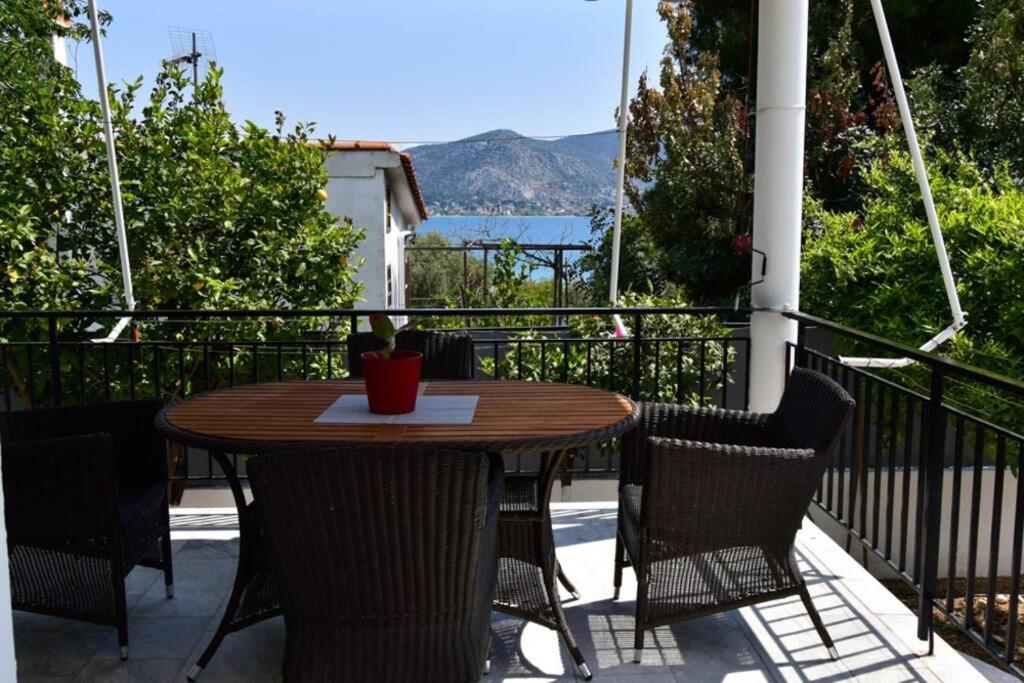 Μονοκατοικία Δίπλα Στην Θάλασσα Salamis Bagian luar foto